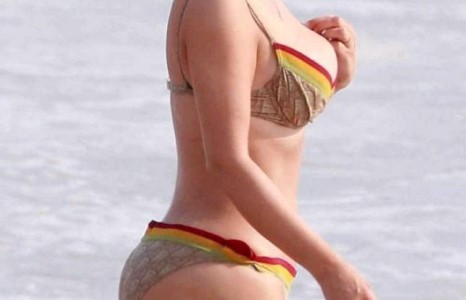 Фотошопгүй Кардашианы өгзөг