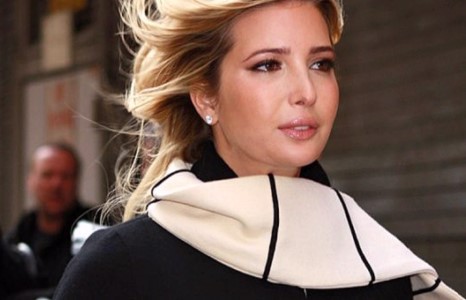 Сирид цохилт өгүүлэхээр охин Иванка нь Tрампыг ятгасан гэжээ