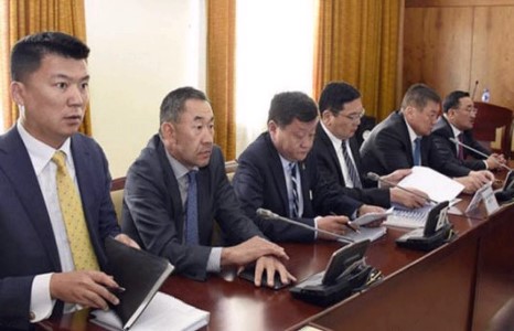 Улс төрчдийн хилийн чанадад тансаглах хүсэл ба дипломат албаны томилгоо