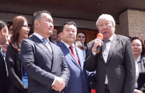 Х.Баттулга: Хүч тэнцвэргүй тулаан болно