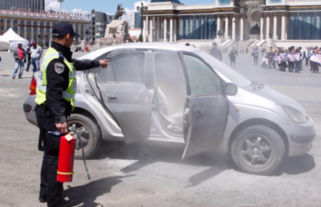 Жагсаад үр дүнгүй бол шатаахад бэлэн ард түмэн