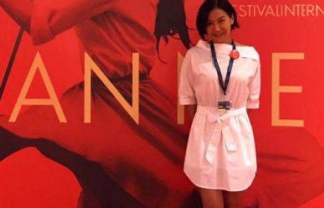 Урнаа Канны кино наадамд баяраа тэмдэглэж явна