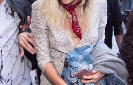  Майли Сайрус ухаажжээ