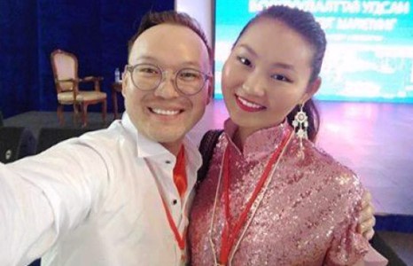 А.Баярцэцэгийн ганц гангараа