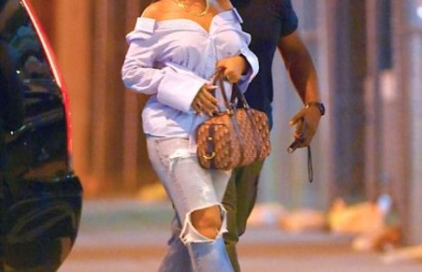 Риана бүдүүн байхыг илүүд үзжээ