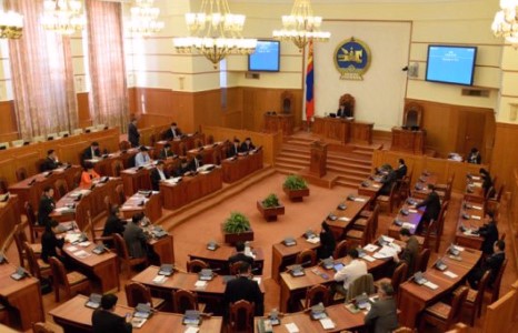 Зөөгч зөвлөхтэй улстөрч чанартай хууль боловсруулах уу