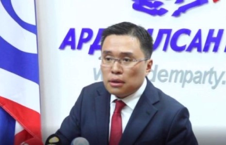 О.Магнай: Хүүхдийн хадгаламжнаас ичихгүй татвар авч байж өөрсдийнхөө ”МАК”, ”Монполимет” компаниудыг татвараас чөлөөлж байна