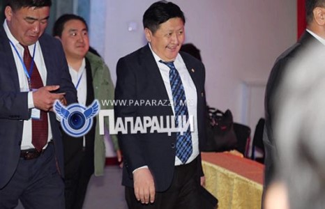 Засаг даргын суудал жижигдээд байгаа бололтой