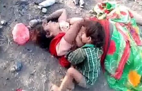 Хэргийн газар очиход ээжийгээ өөд болсныг мэдээгүй хүү хөхсөөр байжээ