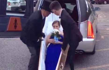 Хонхны баяртаа австай заларчээ