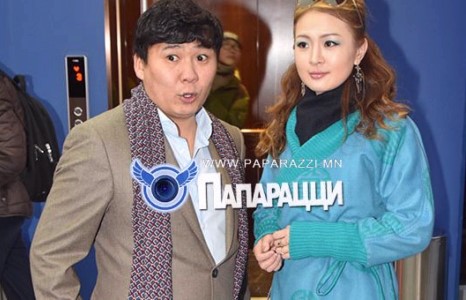 Найруулагч Д.Галбаяр эхнэрийнхээ зовлонгоор мөнгө олж байна уу?