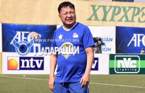 Юунаас ч хоцордоггүй хөгшин эр