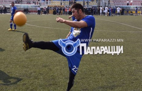 Хөлбөмбөг түүний хувьд хэцүү бас амархан