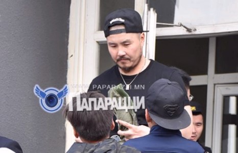 Фэнүүддээ олзлогдсон жүжигчин