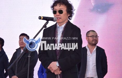 Өөрийн киногоо үзхээс айдаг найруулагч