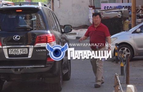 Ялтай ХОТЫН ДАРГА асан яасан сайхан явна бэ.