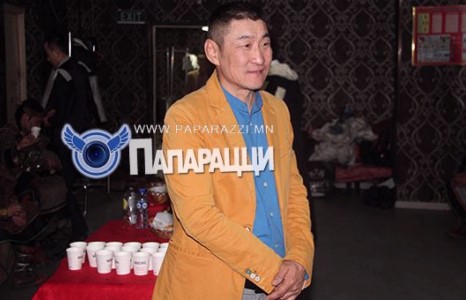 Чапи хэнд загнуулав