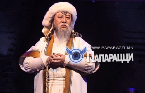 МУГЖ, Төрийн соёрхолт Д.Сосорбарам тайзан дээрээс мэндчилж байна