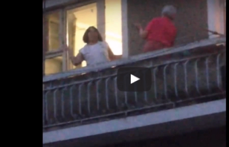 Ээжийгээ тагтан дээр хөөж гаргаад зодсон эмэгтэйг саатууллаа