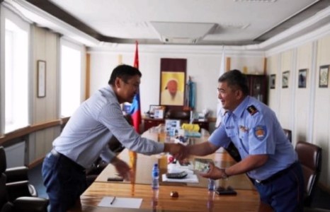 ”Говь” ХК-ийн захирал Ц.Баатарсайхан НОБГ-т 16 сая төгрөг хандивлалаа