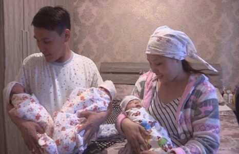 Дархан хотод гурван ихэр хүүхэд мэндэлжээ