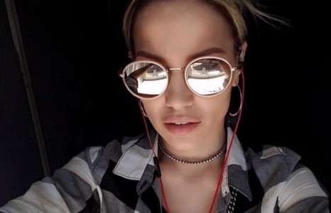 Дуучин Ука-гийн нөхөртэй танилц