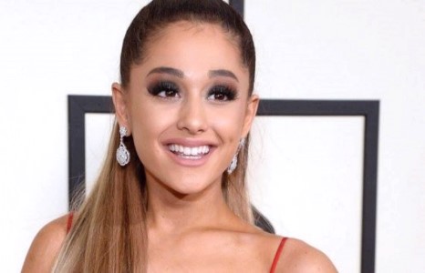 Ариана Гранде аялан тоглолтоо үргэлжлүүлнэ