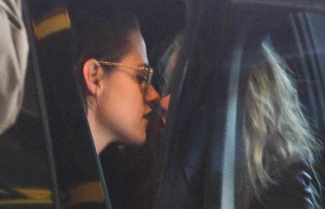 Кристен ээлжит найз бүсгүйгээ олжээ