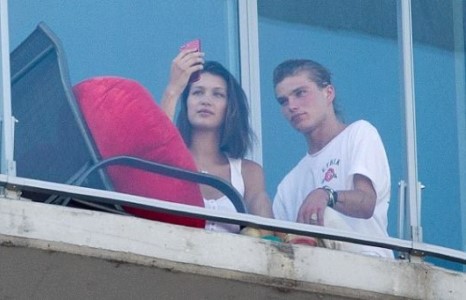 Белла Хадид найз залуутай болжээ