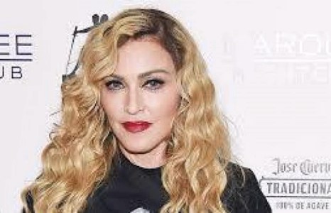 Мадонна залуу амрагаасаа болж Америкийг орхино