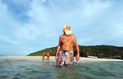 Экс тэрбумтан Робинзон Крузо шиг амьдарч байна