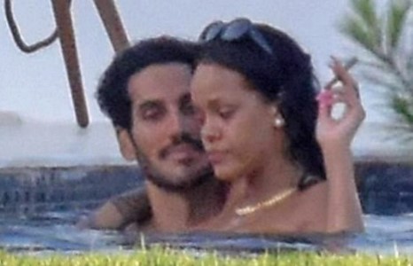 Дуучин Рианна Араб тэрбумтантай албан ёсоор үерхэж эхэллээ