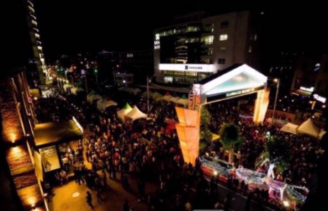 1.5 тэрбумын “Шөнийн гудамж”-ийг Сөүл хотын захиргаанаас эсэргүүцсэний улмаас буулгаж эхэллээ