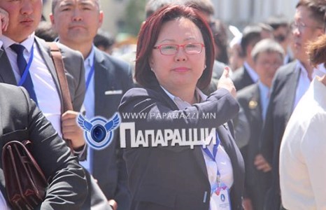 С.Эрдэнийг бараадаад л явж байвал болох нь тэр