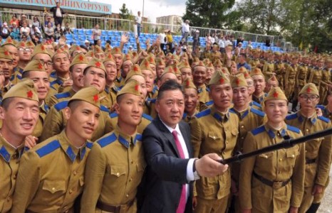 Миеэгомбын Энхболд Цэргийн эрдэмд шамдан суралцахыг ерөөлөө