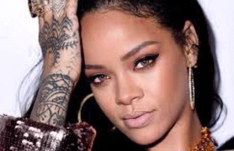 Рианна найз залуутай болжээ