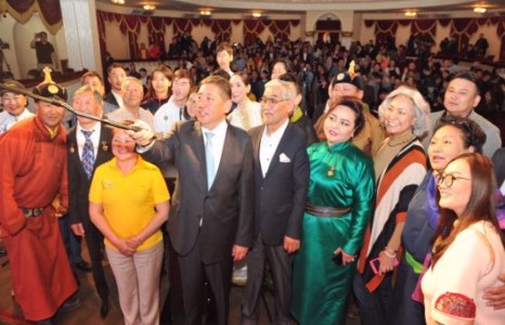 Урлаг, спортынхон Миеэгомбын Энхболдыг бултаараа дэмжинэ