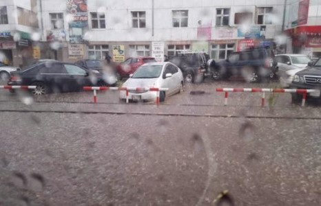 ЦАГ АГААР: Нийслэлд орж буй бороо 19 цаг хүртэл үргэлжлэх төлөвтэй байна