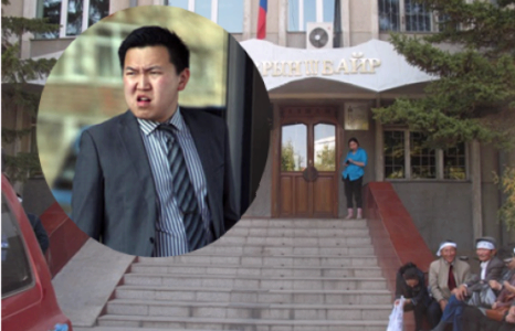 Боловсролын сайдаар хэн гэнэ үү? Тимон уу?  Арай үгүй байлгүй дээ