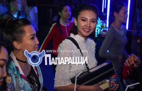 Шинэхэн амрагаа сонгох гээд эргэлдээд явна уу?