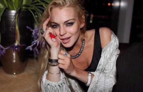Линдси Лохан инээдмийн цувралд тоглоно