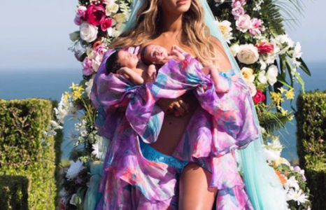 Бейонсе ихрүүдтэйгээ