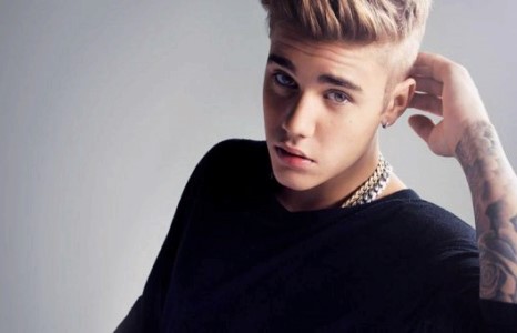 Жастин Биберийн өрөөсөн пүүзийг зарна