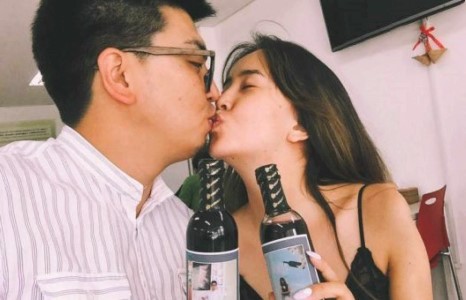 Мишээл, Цэнгэл нар өөрсдийн зурагтай винотой боллоо