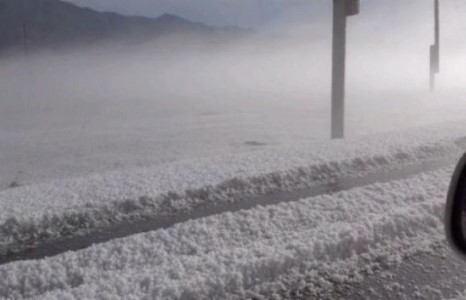 Мөндөрт хоёр хүүхэд цохиулж, 20 айлын гэр нурж, 64 байшингийн дээвэр цөмөрсөн байна