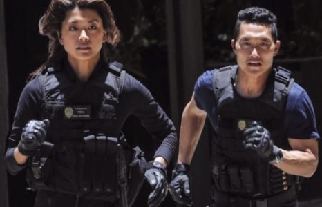 Даниел Дэ Ким, Грейс Пак Хавай 5-0 ийг орхилоо