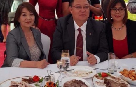 Х.Баттулга, С.Эрдэнэ нар Их тэнгэрт өдөр алгасахгүй найр наадам зохиож, ялалтаа тэмдэглэж байна