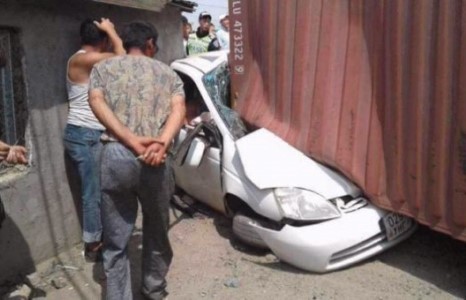 40 тоннын чингэлэг машин дээр унаж, хүүхдүүд дарагдаж бэртжээ