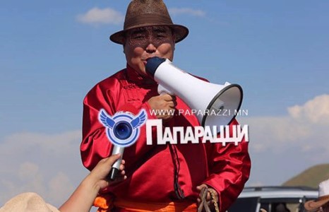 Гуя, шилбээ гялалзуулаад давхиад байдаг хэрэг ээ