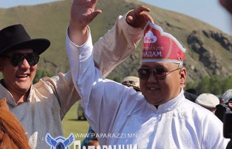 Ганбаа морь унаад уралдана гэв үү?